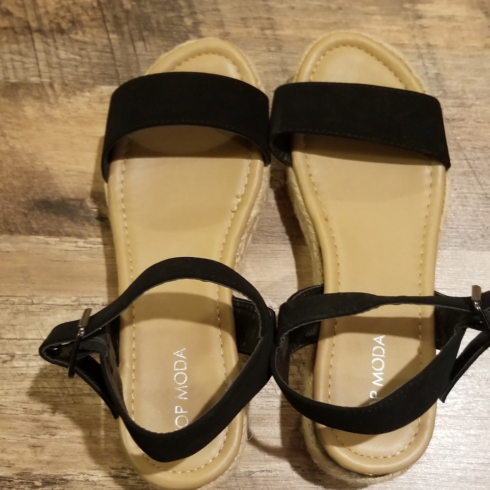 NWOT!!! Top Moda black platform sandals